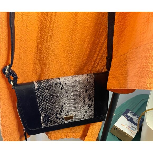 Crossbody Purse Faux Snake Skin-Black & Gray-Unbranded-Clutch Size8”W X6”H X 1”D - Picture 15 of 16